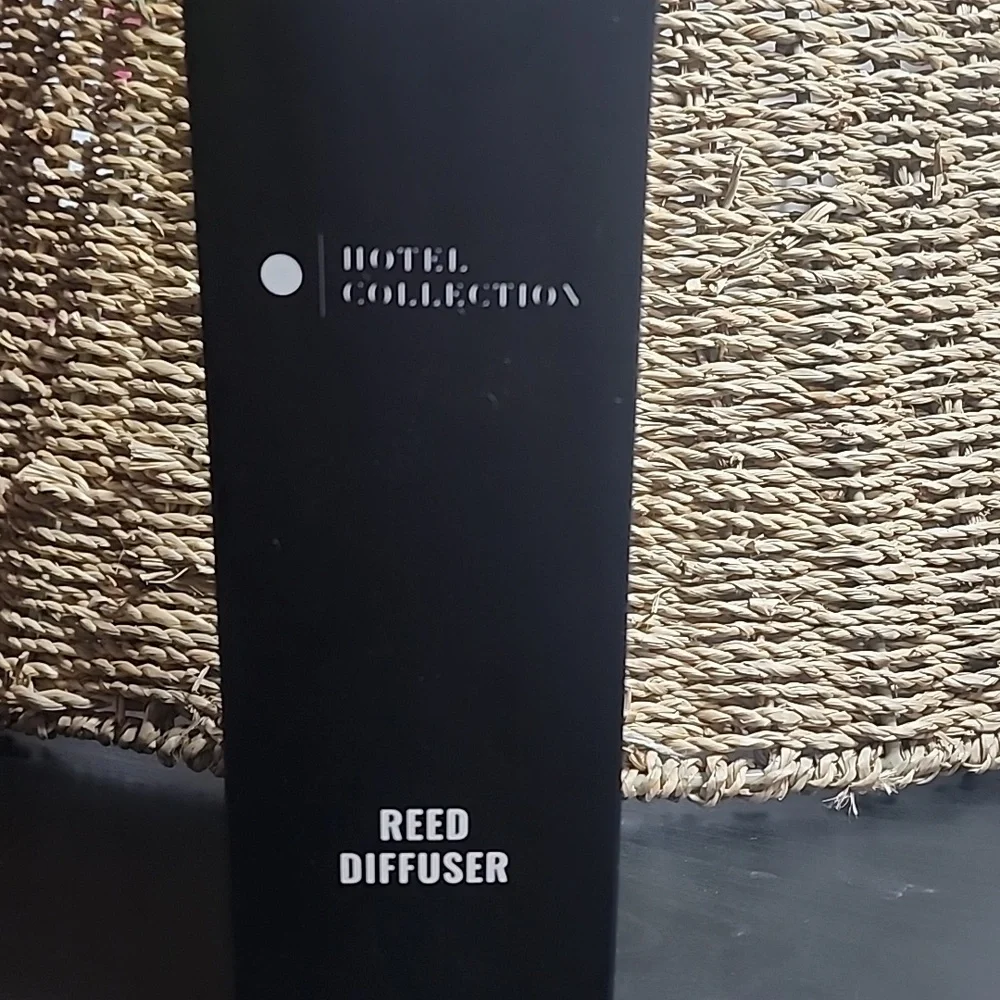 NIB Hotel Collection Vanilla Brûlée Reed Diffuser - Black Bottle